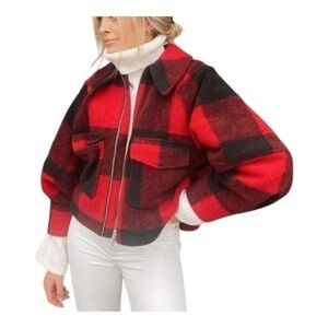 H&M Plaid Wool-Blend Jacket 🖤❤️
Size: M/L (fits oversized)